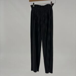 Proche The Sadie Pants Size Small in Black Pull On Pleated Pants